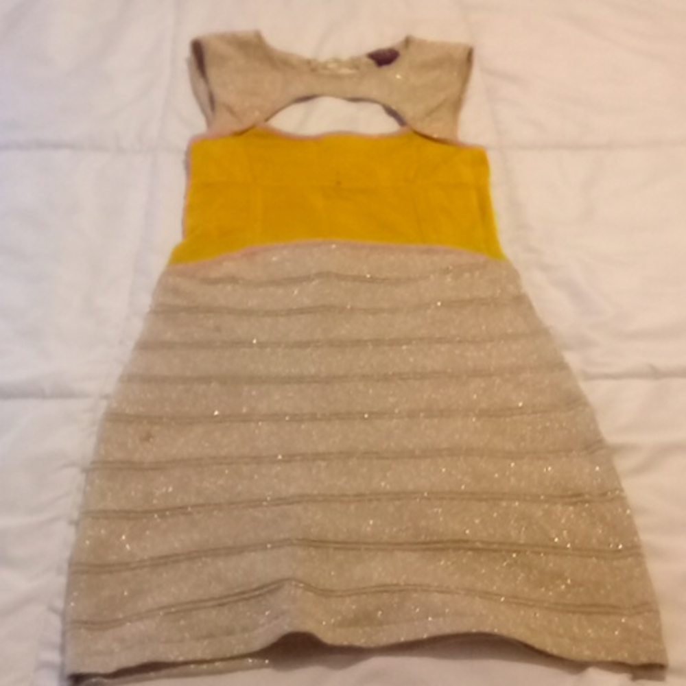 Clothes - Picture 1 of 3